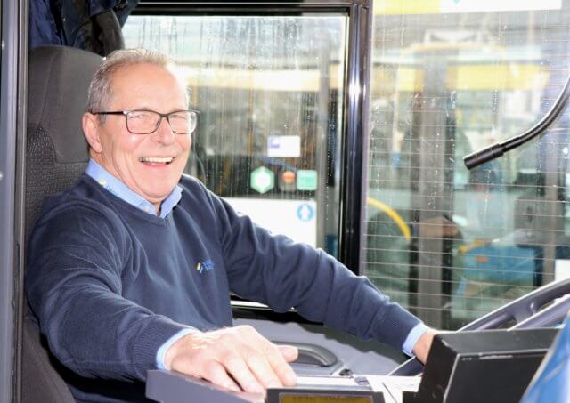 Hat gut lachen: Nach 25 Jahren und einem Monat in Diensten des Verkehrsbetriebes der Stadtwerke Solingen verabschiedete sich Peter Guck jetzt in den Ruhestand. (Foto: © Bastian Glumm)