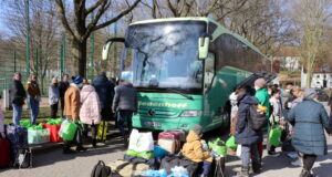 Am Freitag brachten die Stadtwerke im Rahmen einer Hilfsaktion weitere 47 ukrainische Flüchtlinge von der polnischen Grenze nach Solingen. (Foto: © Bastian Glumm)