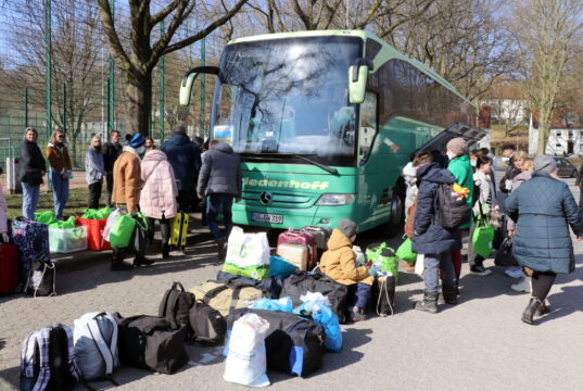 Am Freitag brachten die Stadtwerke im Rahmen einer Hilfsaktion weitere 47 ukrainische Flüchtlinge von der polnischen Grenze nach Solingen. (Foto: © Bastian Glumm)