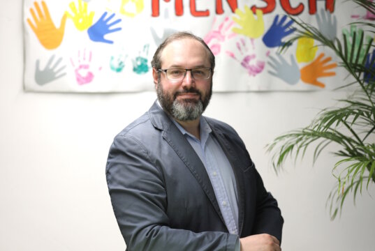 Stanislav „Stan“ Krasnokutskiy, Schiedsmann im Bezirk Mitte 1, engagierter Ansprechpartner der ukrainischen Community in Solingen und Kandidat für den Integrations- und Zuwandererrat. (Foto: © Bastian Glumm)