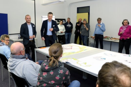Zahlreiche Gedanken sprudelten aus den insgesamt rund 60 Besucherinnen und Besuchern der beiden Kreativ-Workshops im Gründer- und Technologiezentrum zum Thema Stöcken 17. (Foto: © Bastian Glumm)