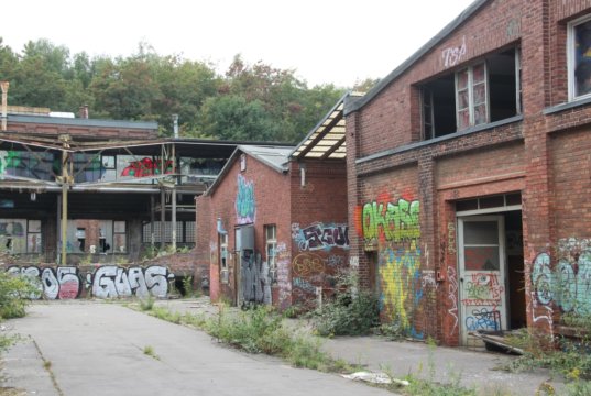 Viel wird von der alten Bausubstanz der ehemaligen Firma Rasspe nicht übrigbleiben. Demnächst werden in Stöcken die Abrissbagger ans Werk gehen. (Foto: © Bastian Glumm)