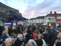 Auf dem Neumarkt blieben an diesem Wochenende kulinarisch kaum Wünsche offen, zahlreiche Besucher kamen zum Street Food and Music Festival. (Foto: © Laura Mertens)