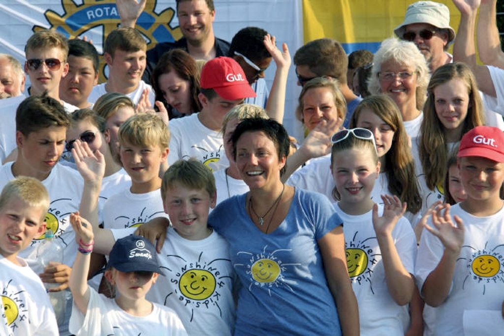 Gaby Schäfer vom Verein "sunshine4kids" freut sich auf viele Kinder, die mit den Hoffnungsflotten auf Reisen gehen wollen. (Foto: © sunshine4kids e.V.)