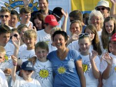 Gaby Schäfer vom Verein "sunshine4kids" freut sich auf viele Kinder, die mit den Hoffnungsflotten auf Reisen gehen wollen. (Foto: © sunshine4kids e.V.)