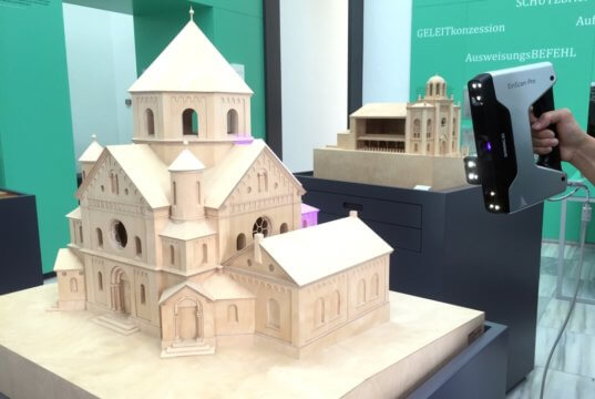 In Zusammenarbeit mit der Kunsthochschule für Medien Köln (KHM) wird der Solinger Kunstverein die Solinger Synagoge am alten Platz optisch wieder auferstehen lassen. Dazu musste zunächst ein Modell eingescant werden. (Foto: © Solinger Kunstverein)