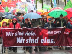 Das Motto der diesjährigen Maikundgebung lautete: „Wir sind viele. Wir sind eins.“ Mehrere Hundert Menschen nahmen am Demonstrationszug durch die Solinger City und der anschließenden Kundgebung auf dem Neumarkt teil. (Foto: © B. Glumm)