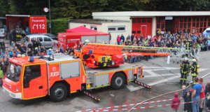 Zum Tag der offenen Tür lädt die Berufsfeuerwehr Solingen für Sonntag, 2. September, von 11 bis 18 Uhr in die Feuer- und Rettungswache III in Wald an den Frankfurter Damm 10 ein. (Archivfoto: © Bastian Glumm)