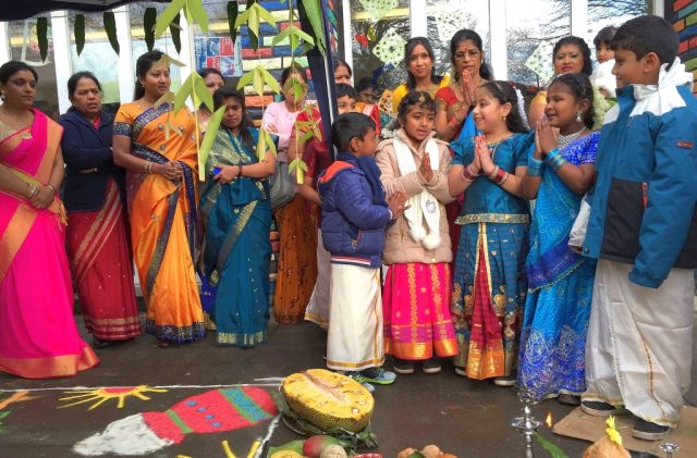 Die rund 75 Kinder und Jugendliche der Tamilischen Gemeinde gehen auch sonntags zur Schule und lernen die tamilische Kultur und Sprache kennen. Das tun sie ab sofort in den Räumen des Technischen Berufskollegs. (Foto: Nanthakumar Kumarasamy)