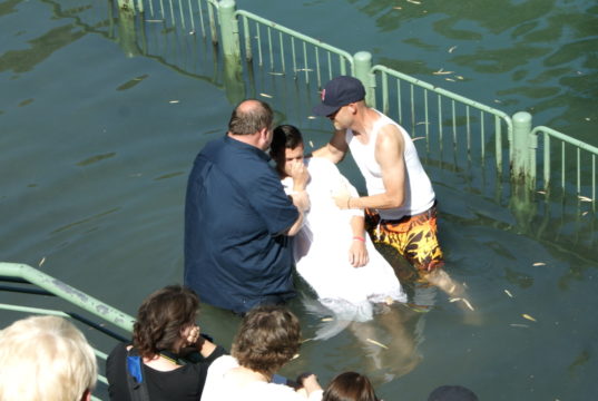 Christen lassen sich im Fluß Jordan in Israel taufen. (Archivfoto: © Bastian Glumm)