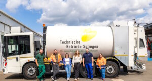Das Team der Technischen Betriebe Solingen freut sich auf den Tag der offenen Tür am 30. August 2025 – mit vielen Aktionen für Groß und Klein. (Foto: © Technische Betriebe Solingen)