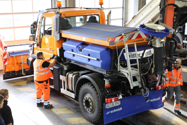 technische-betriebe-solingen-tbs-winterdienst (4) Wintereinbruch in Solingen: Die Technischen Betriebe haben derzeit 16 Winterdienstfahrzeuge im Einsatz. (Foto: © Bastian Glumm)