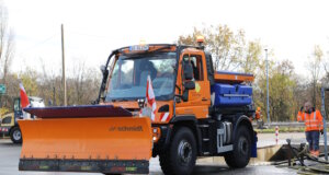 Ein Winterdienst-Fahrzeug der Technischen Betriebe Solingen auf dem Betriebshof. (Foto: © Bastian Glumm)