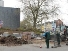 Die Bagger rollen jetzt auch im unmittelbaren Umfeld des Theater und Konzerthauses. Das Areal wird umgestaltet. (Foto: © B. Glumm)