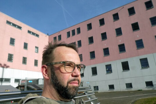 Thorsten Kabitz ist Chefredakteur von Radio RSG. Für seine vielbeachtete Reportage aus der JVA Remscheid ist er jetzt für den Audiopreis der Medienanstalt NRW nominiert. (Foto: © Radio RSG)