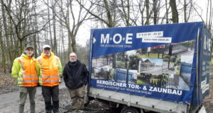 Die Firma MOE Tor-und Zaunsysteme GmbH aus Remscheid unterstützt die Gräfrather Fauna bei der Errichtung eines neuen Außenzauns. (Foto: © Tierpark Fauna)