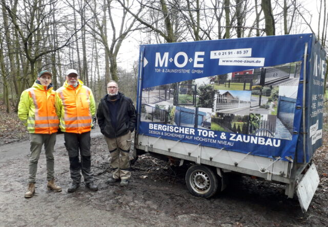 Die Firma MOE Tor-und Zaunsysteme GmbH aus Remscheid unterstützt die Gräfrather Fauna bei der Errichtung eines neuen Außenzauns. (Foto: © Tierpark Fauna)