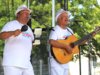 Mit sommerlichen Klängen und viel guter Laune sorgten die Musiker auf der Bühne für beste Stimmung beim Trio-Pfingstfest im Südpark. (Foto: © Bastian Glumm)
