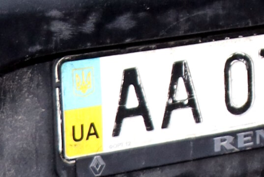 Autos mit ukrainischen Kennzeichen müssen ab Oktober umgemeldet werden, die bisherige Ausnahmeregelung endet am 30. September. (Foto: © Bastian Glumm)
