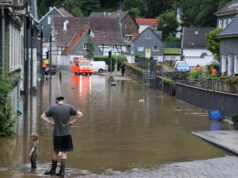 Die Situation in Unterburg ist nach wie vor angespannt, die Eschbachstraße steht unter Wasser. Inzwischen gibt es zahlreiche Hilfsangebotene für Betroffene. (Foto: © Bastian Glumm)