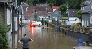 Die Situation in Unterburg ist nach wie vor angespannt, die Eschbachstraße steht unter Wasser. Inzwischen gibt es zahlreiche Hilfsangebotene für Betroffene. (Foto: © Bastian Glumm)