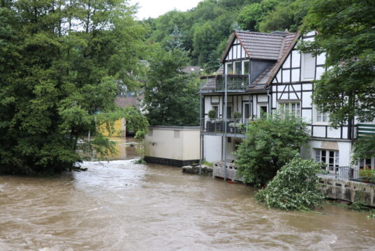 Wassermassen haben in der vergangenen Woche Unterburg verwüstet. Die Feuerwehr konnte am Montag ihren Einsatz dort abschließen. (Foto: © Bastian Glumm)