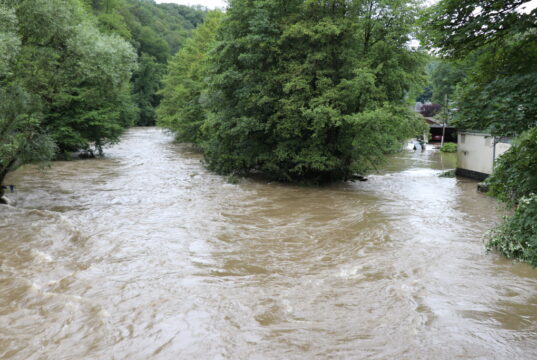 Die Stadtverwaltung stellt Flutopfern eine erste Soforthilfe in Aussicht, die ab Montag beantragt werden kann. 100.000 Euro wurden bisher auf das Spendenkonto der Gerd-Kaimer-Stiftung eingezahlt. (Foto: © Bastian Glumm)