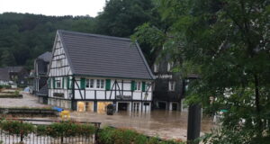 Aufgrund des Hochwasser musste Unterburg am Mittwochabend evakuiert werden., Die dramatische Wetterlage forderte inzwischen ein Todesopfer. (Foto: © Stadt Solingen)