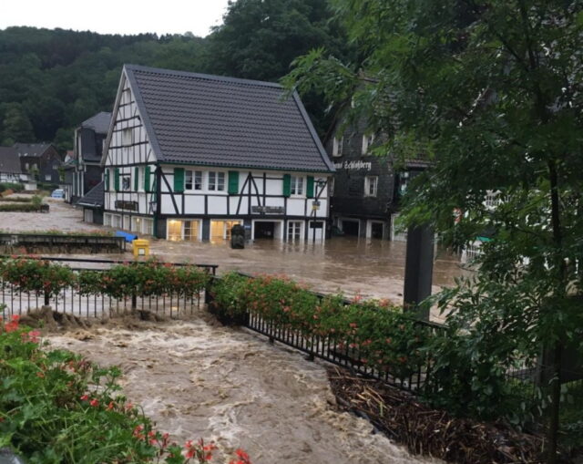 Aufgrund des Hochwasser musste Unterburg am Mittwochabend evakuiert werden., Die dramatische Wetterlage forderte inzwischen ein Todesopfer. (Foto: © Stadt Solingen)
