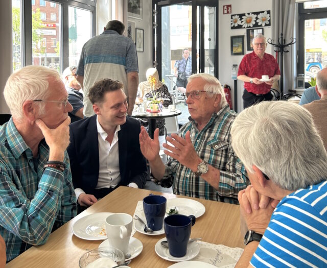 Erstmals nahm CDU-Oberbürgermeisterkandidat Daniel Flemm (2.v.li.) am VdK-Frühstück teil. (Foto: © CDU Solingen)