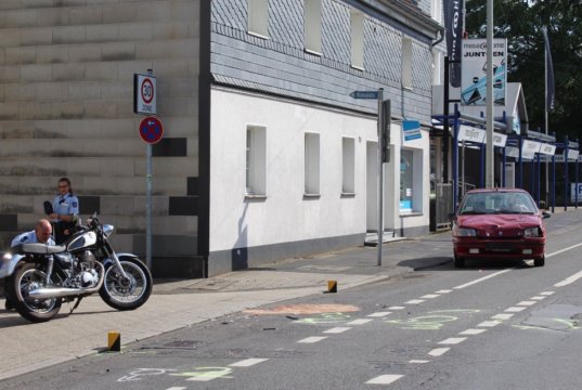 Zu einem schweren Verkehrsunfall mit einem Motorrad kam es am Samstagnachmittag gegen 16.10 Uhr auf der Grünewalder Straße in Höhscheid. (Foto: © Das SolingenMagazin)