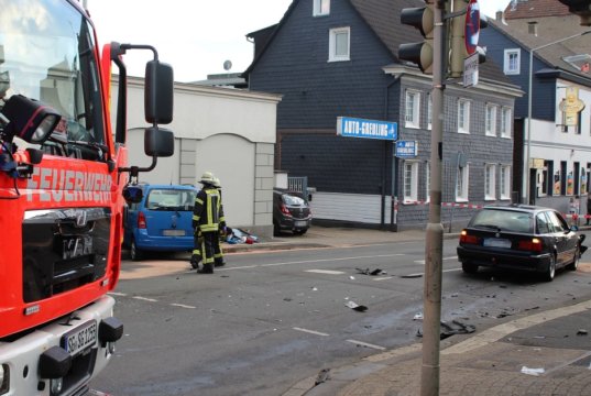 Auf der Katternberger Straße kam es am Sonntagabend zu einem schweren Verkehrsunfall mit zwei verletzten Personen. (Foto: © Das SolingenMagazin)