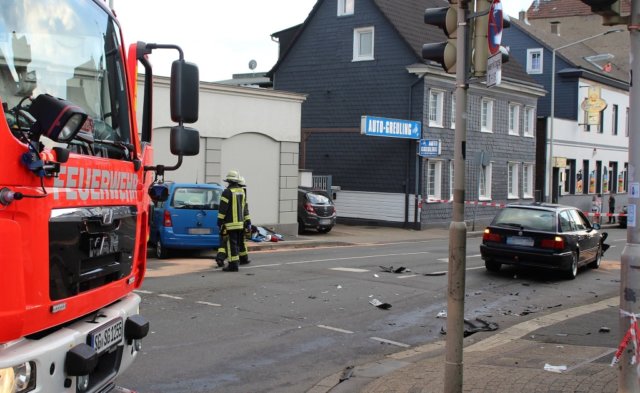 Auf der Katternberger Straße kam es am Sonntagabend zu einem schweren Verkehrsunfall mit zwei verletzten Personen. (Foto: © Das SolingenMagazin)
