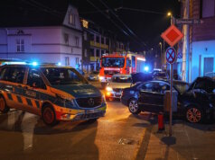 Am Mittwochabend kam es auf der Kuller Straße gegen 19.10 Uhr in Höhe der Einmündung Schweizer Straße zu einem Verkehrsunfall. (Foto: © Tim Oelbermann)