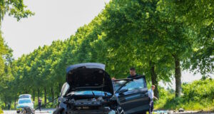 Am Sonntagmorgen kam es auf der Neuenkamper Straße gegen 09.56 Uhr zu einem Verkehrsunfall mit zwei Fahrzeugen. (Foto: © Tim Oelbermann)