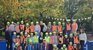 Die Grundschule Uhlandstraße hat in diesem Jahr beim Wettbewerb „Zu Fuß zur Schule“ der Landesverkehrswacht einen von fünf Preisen gewonnen. (Foto: © Ulrich Schmidt/Verkehrswacht Solingen)