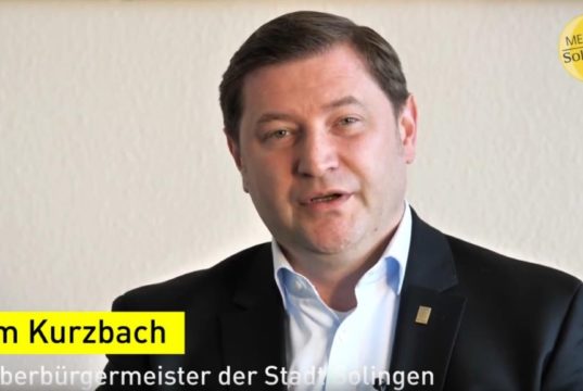 Coronavirus: Mit einer Videobotschaft wendet sich Oberbürgermeister Tim Kurzbach am Sonntag an die Solingerinnen und Solinger. (Screenshot: Stadt Solingen)