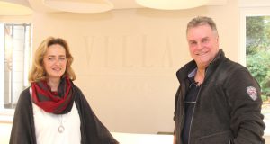 Heike und Thomas Kissling sind sehr stolz auf ihre "Villa Stöcken". In den vergangenen fast sieben Jahren hat das Ehepaar ein einzigartiges Showroom-Konzept umgesetzt. (Foto: © Bastian Glumm)