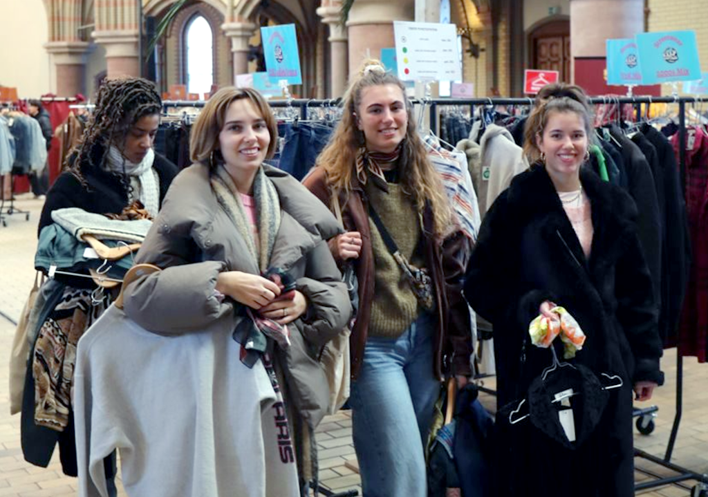 Nachhaltige Mode zum Kilopreis: Der Vintage Kilo Sale von Keep It Vintage kommt am 15. März 2025 nach Solingen! (Foto: © Keep it Vintage)
