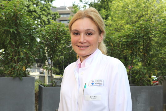 Dr. Viola Fox ist Chefärztin im Zentrum für Hämatologie und Onkologie im Klinikum Solingen. (Foto: © Bastian Glumm)