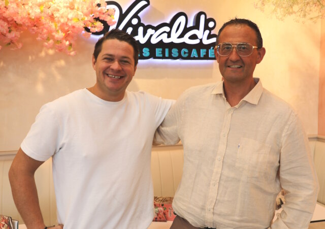 Bruno Kozul (li.) und Peter-Paul Delwos setzen in Solingen auf eine erfolgreiche Partnerschaft: Vivaldi Eiscafé und D&D Energieberatung. (Foto: © Bastian Glumm)