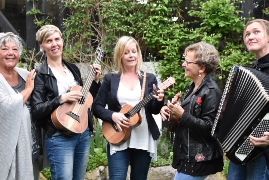 Wald Unplugged geht doch weiter, Weinhändler Manfred "Enno" Hahn begrüßt am 7. September um 19 Uhr die Gruppe Vocalissime. (Foto: © Lena Lucas)