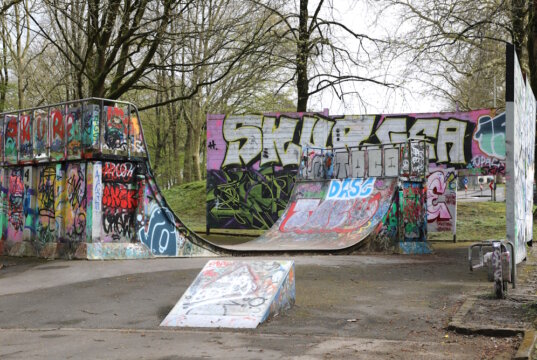 Der Skatebereich auf der so genannten "Jugendallee Vogelsang" soll vollständig erneuert werden, damit die Anlage wieder mehr genutzt wird. (Foto: © Bastian Glumm)
