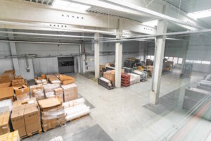 Blick in eine der Hallen auf dem ehemaligen Gedore-Areal in Solingen, das künftig für unterschiedliche gewerbliche Nutzungen entwickelt werden soll. (Foto: © Daniel Rüsseler)