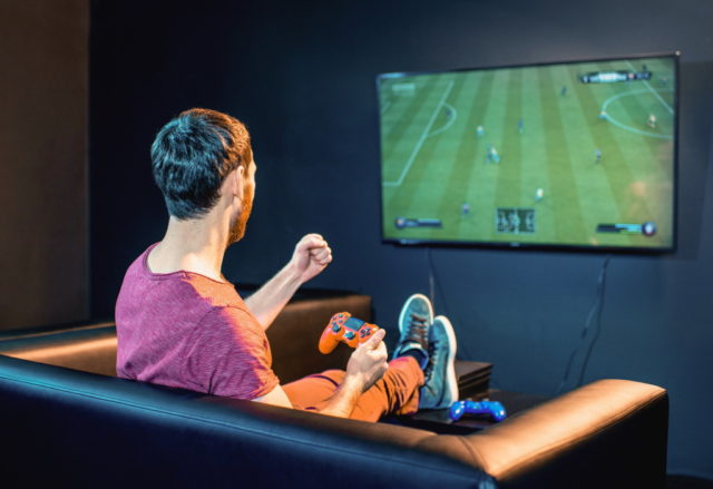 Mach deine Couch zum eSport-Thron – unter diesem Motto steht das FIFA 21-Online-Turnier der Volksbanken. (Foto: © Volksbank)