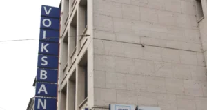 Die Volksbank im Bergischen Land wird ihre Filiale Solingen-Mitte in die Kölner Höfe an der Ecke Kölner Straße/Birkenstraße verlegen. (Archivfoto: © Bastian Glumm)