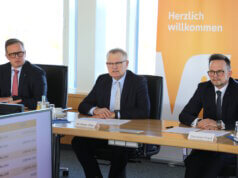Luden jetzt zur Bilanzpressekonferenz nach Remscheid ein: Die Volksbank-Vorstände (v.li.) Henning Wichart, Andreas Otto und Christian Fried. (Foto: © Bastian Glumm)