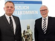 Präsentierten jetzt die Bilanz der Volksbank Solingen-Remscheid und freuen sich auf die Fusion mit dem Wuppertaler Pendant: Die Volksbank-Vorstände Andreas Otto (li.) und Lutz Uwe Magney. (Foto: © B. Glumm)