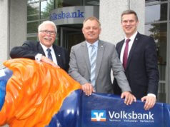 Die Vorstände der Volksbank im Bergischen Land (v.li.) Lutz Uwe Magney, Andreas Otto und Hardy Burdach. (Foto: © Bastian Glumm)