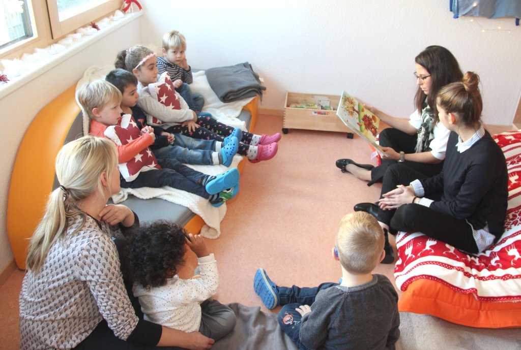 Beim Bundesweiten Vorlesetag wurde gestern in ganz Deutschland vorgelesen, auch in Solingen gab es zahlreiche Aktionen in Kitas und Schulen. Wie hier in der Kita "Opderhüh" an der Höhscheider Straße. (Foto: © Bastian Glumm)